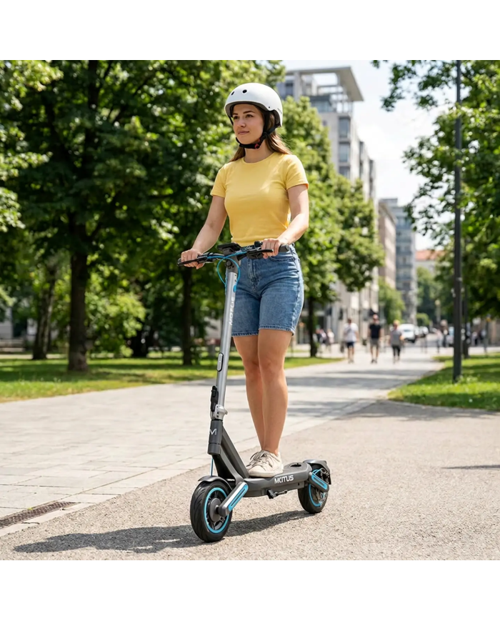 Adjustable MOTUS white helmet for bicycle, electric scooter