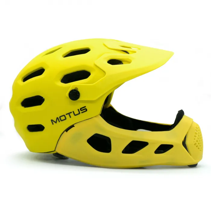 MOTUS FULL FACE HELMET SIZE M/L CB-49
